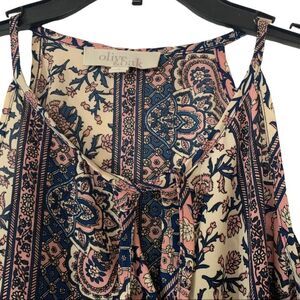😊 3/$30 
Olive & Oak Sz S ladies tank style with front tie EUC